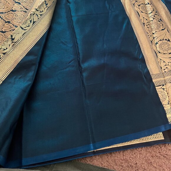 Elegant Blue and Gold Saree - Picture 4 of 13